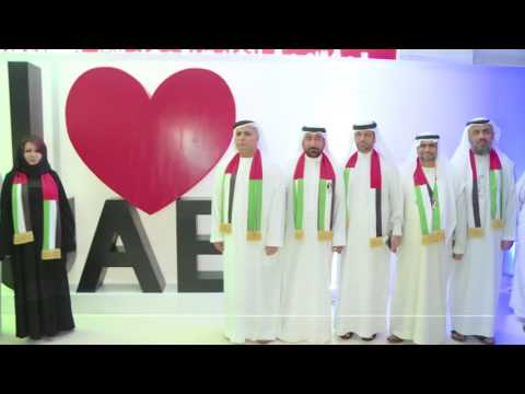 بالفيديو  علم الإمارات يزين طرق دبي والمترو