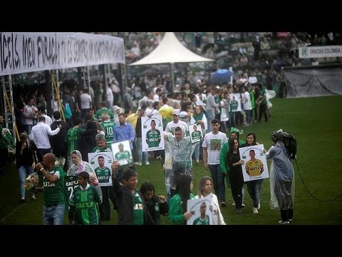بالفيديو البرازيليون يودّعون فريقهم تشابكوينسي بالدموع