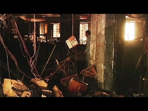 بالفيديو عشرات القتلى والجرحى اثر حريق مروّع في فندق في كراتشي الباكستانية