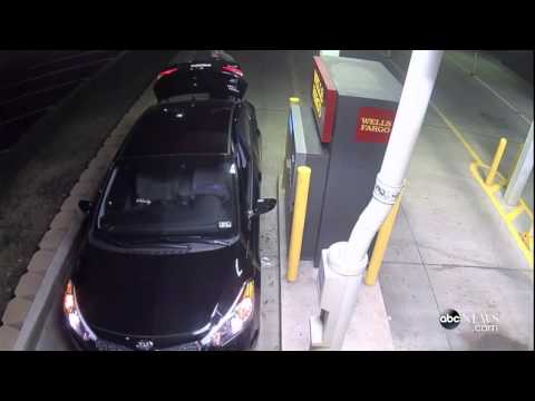 لص يسرق سيارة ويضع مالكتها في شنطتها