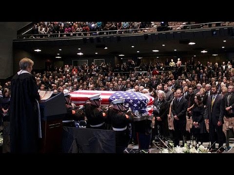 شاهد طقوس جنائزية كبيرة لعالم الفضاء الأميركي الراحل جون غلين في كولومبس