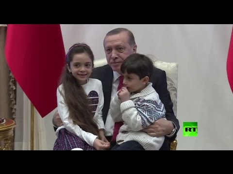شاهد لحظة استقبال الرئيس التركي لطفلة التغريدات عن حلب