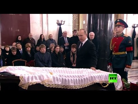 شاهد الرئيس الروسي ووزير الخارجية يضعان الزهور في مراسم تأبين السفير الروسي