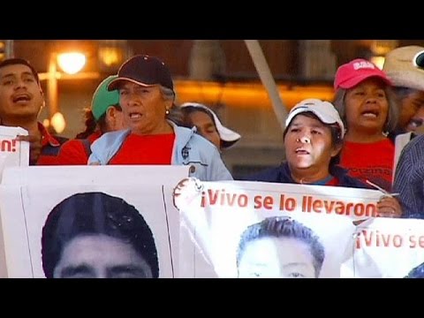 تظاهرة تطالب بالكشف عن مكان الطلبة المفقودين في المكسيك