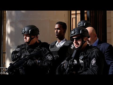 بالفيديو خاطفا طائرة ليبية يمثلان أمام المحكمة المالطية