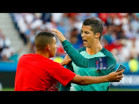 شاهد مواقف طريفة لنجوم الملاعب مع حاملي الكرات