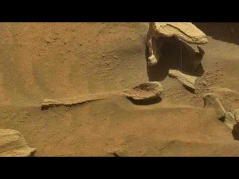 لقطات غريبة لـملعقة على سطح المريخ