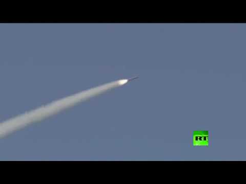 شاهد باكستان تطلق صاروخًا مجنحًا من غواصة