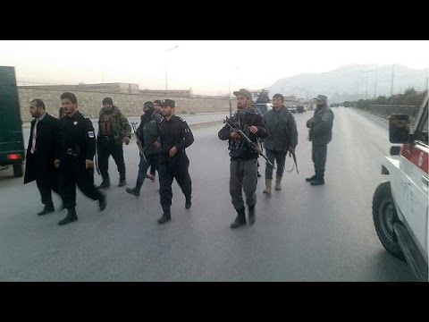 شاهد مقتل وإصابة العشرات في تفجيرين قرب البرلمان الأفغاني في كابول