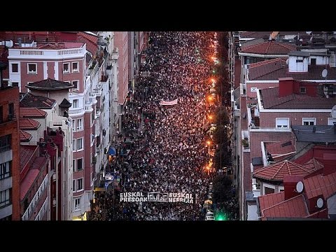 شاهد مظاهرة في إقليم الباسك تطالب بالافراج عن سجناء منظمة إيتا