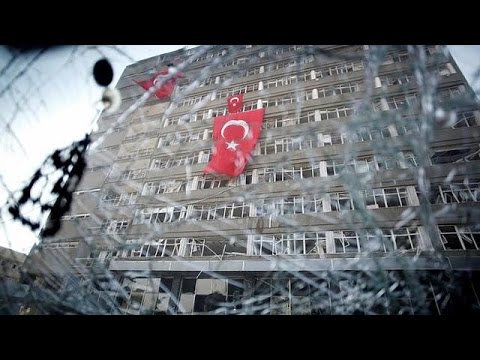 شاهد  مذكرات اعتقال بحق عسكريين أتراك يستخدمون تطبيقًا للمراسلات السرية