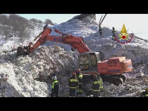 29 قتيلًا و11 ناجيا نتيجة للانهيار الثلجي في إيطاليا