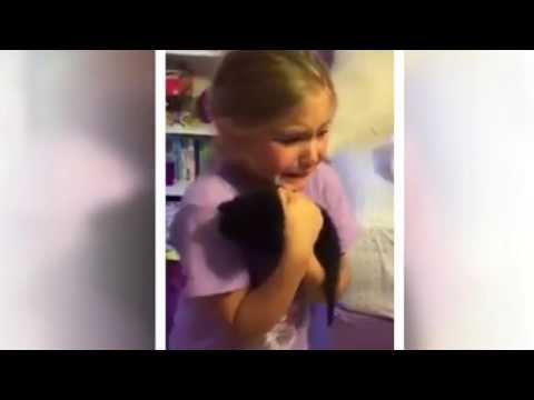 طفلة تشعل مواقع التواصل لحظة تلقيها هدية