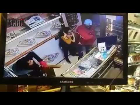 شاهد  سرقة محل لبيع الهواتف في الرباط