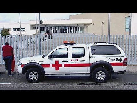 شاهد طالب مجتهد يعتدي على زملائه في الثانوية بسكين