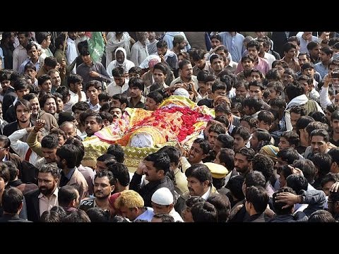 تشييع جنازة ضحايا الاعتداء على مسجد شيعي في شيكاربور