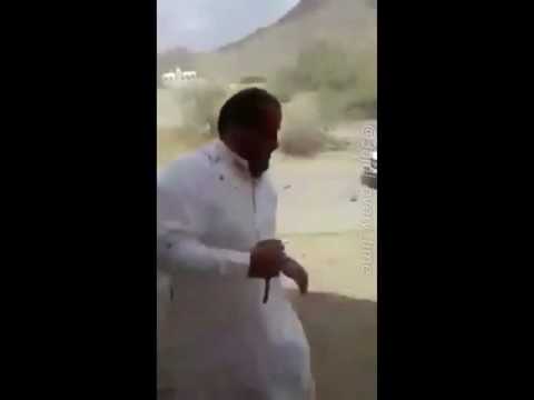 بالفيديو  مشاجرة عنيفة بالسكاكين أمام مسجد في السعودية