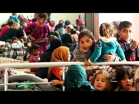 thousands of iraqis flee to makhmur from mosul as offensive to retake the city is under way