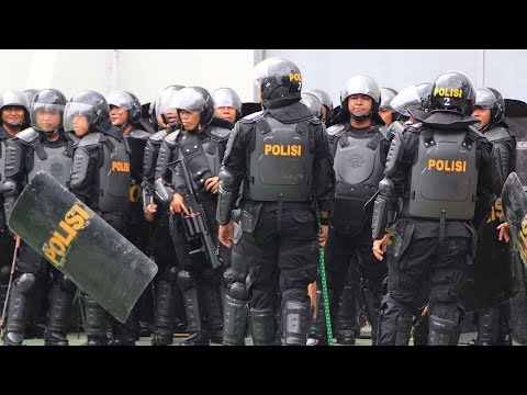 mass breakout at indonesian jail