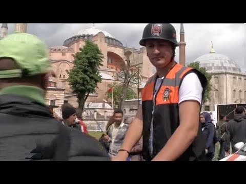 turkey tourism police gives tourists