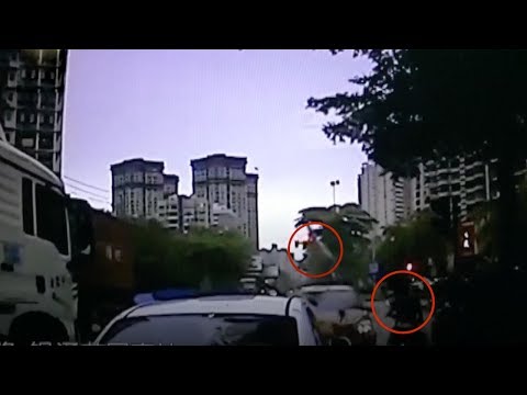 injures three in south china