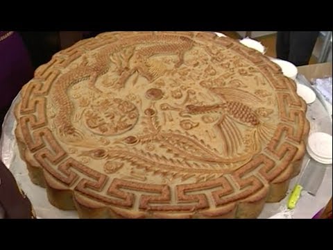 sw china as chefs unveil super large mooncake