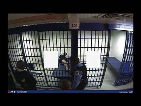 chicago police use taser on man
