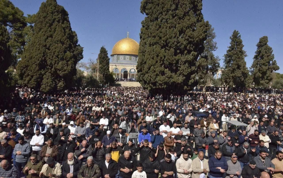 صوت الإمارات - مشاهد مهيبة من الجمعة الأولى في رمضان داخل المسجد الأقصى المبارك